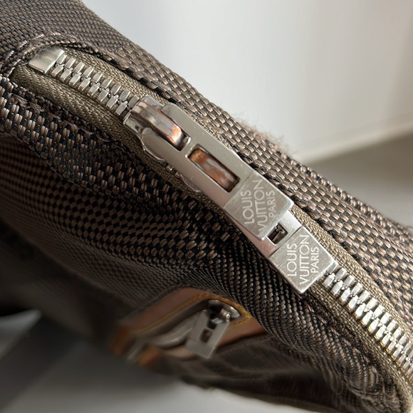 Louis Vuitton Archer Terre Damier Geant Belt Bag - Picture 9 of 13